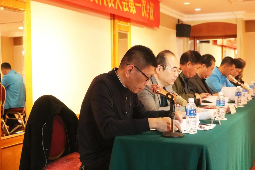 汕头市围棋协会举行换届选举大会，郑汉杰连任会长