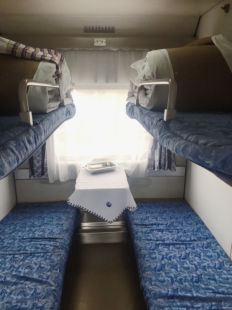 动车卧铺票价格是浮动的么,铁路12306卧铺显示的票价