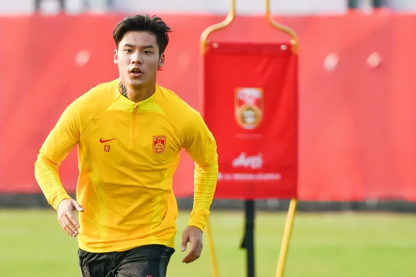 国足扬科维奇最新比赛,国足扬科维奇进攻还是防守