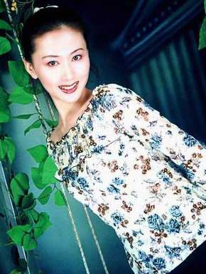 汤加丽：因人体写真集走红，父亲骂我不要脸，老公和我心生间隙