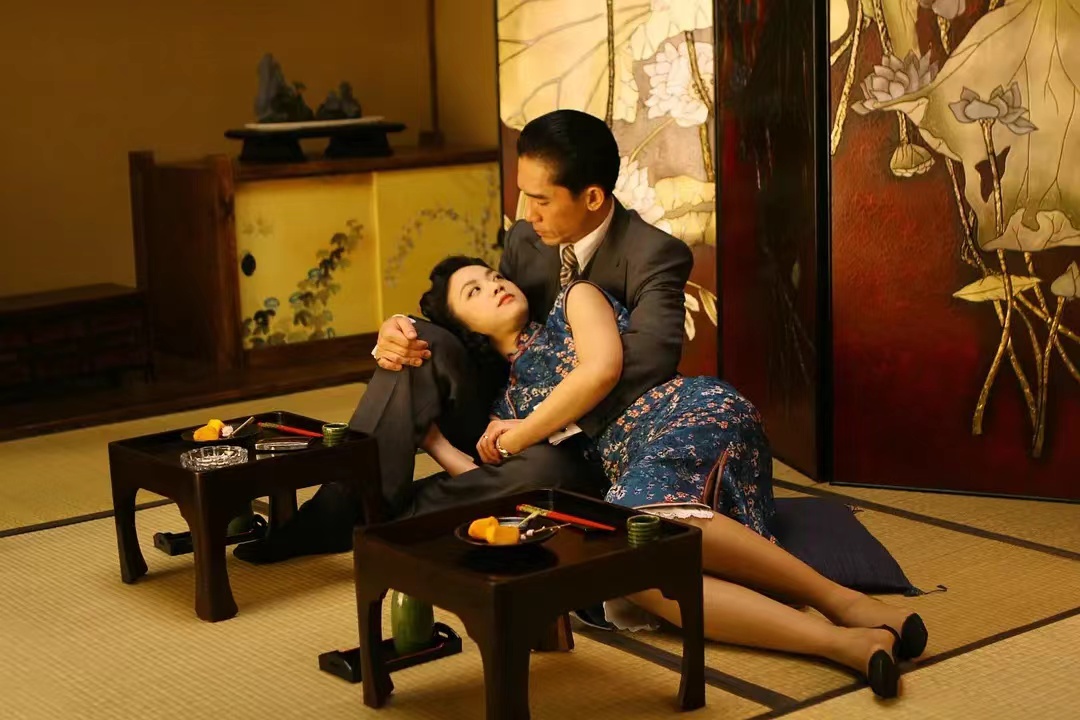 从3个角度对比谍战片《色戒》和《无名》，它们的差距，不止*欲情**