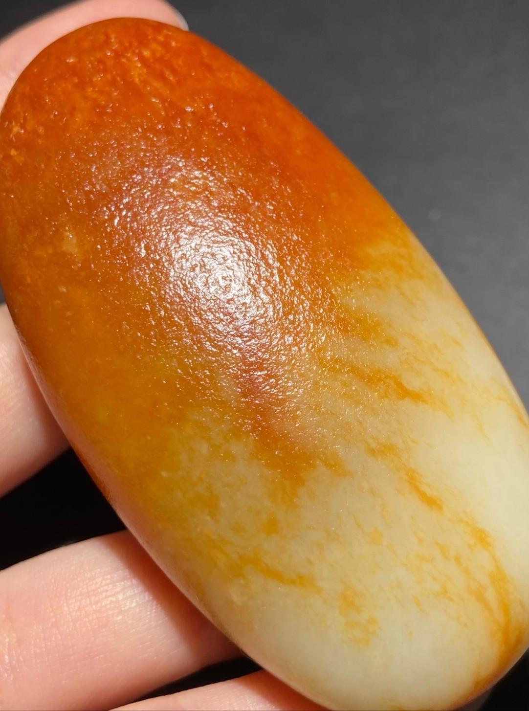 和田白玉泛黄还是泛青好,佩戴和田白玉对身体有什么好处