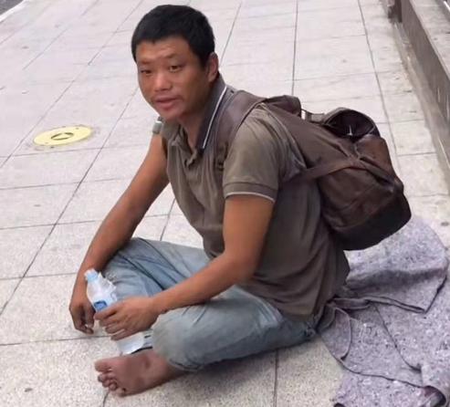 四川小伙在国外要饭完整视频,在巴西流浪的四川小伙