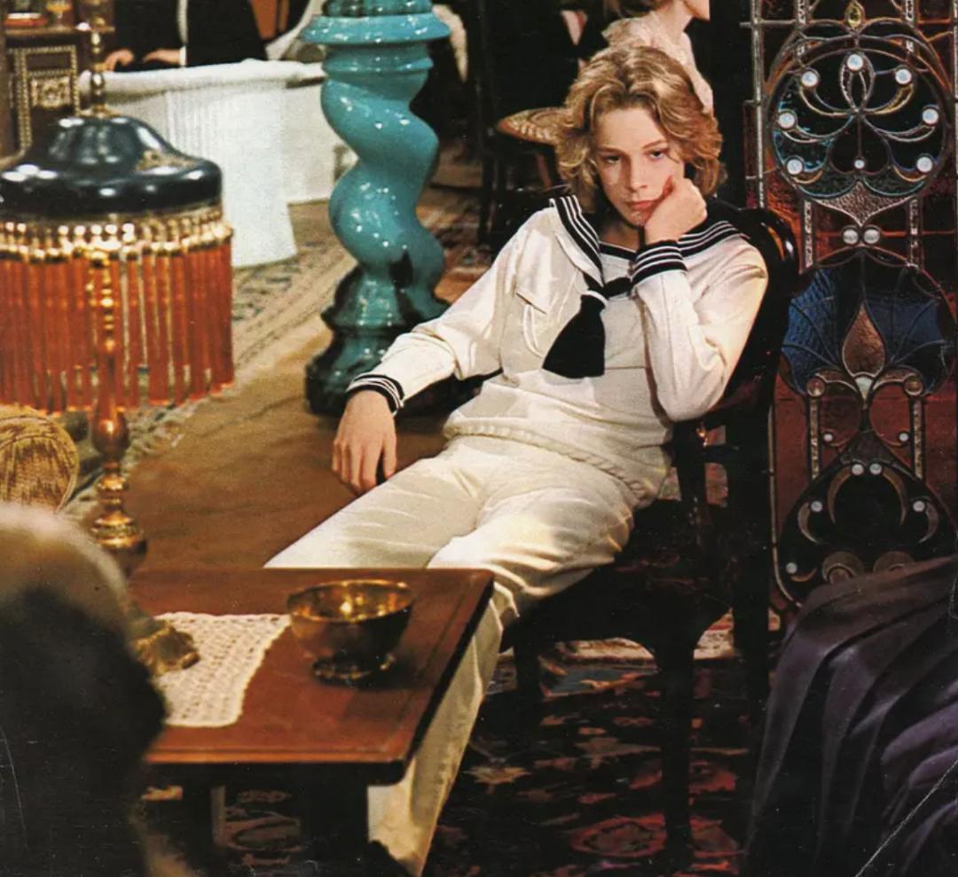 “世界第一美少年”，15岁被谣传死亡，美是原罪？今67岁白发飘飘