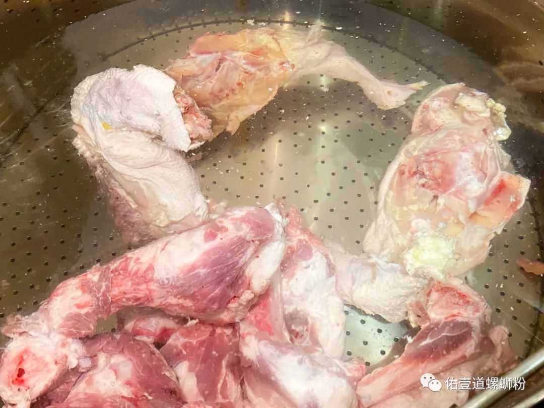 一碗美味的螺蛳粉能忘掉一切烦恼,来一碗最具有灵魂特色的螺蛳粉