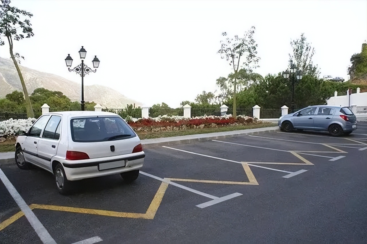 这几款车车内异味严重你中招了吗,这几种情况表示车子要自燃