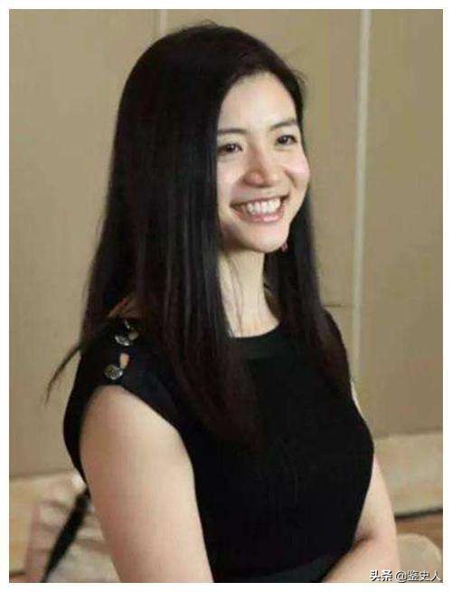 马云背后的女人：马云亲自请她“出山”，身价百亿，却至今未嫁