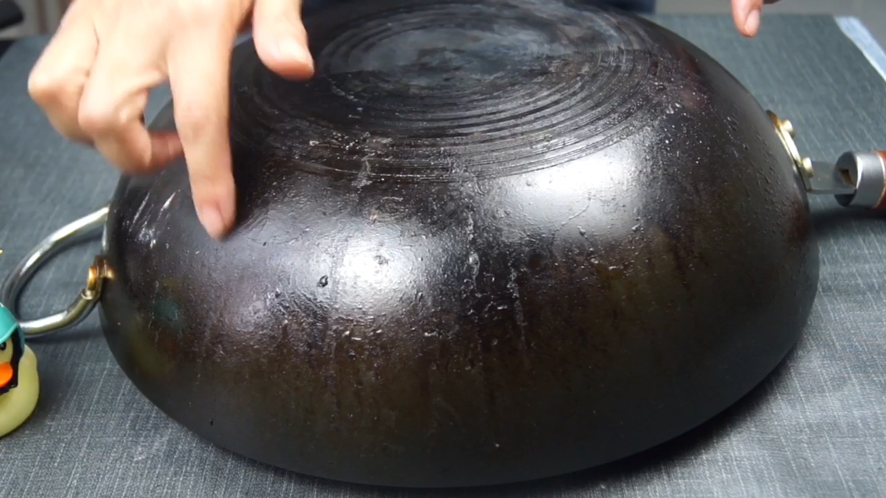 厨房炒菜防油烟戴什么口罩好,炒菜锅底要每天刷吗