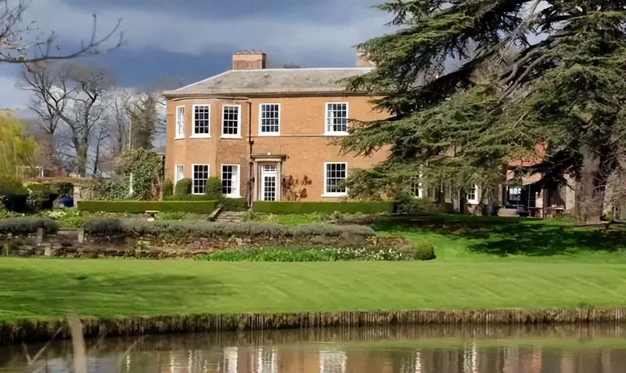 鑻卞浗棣栫浉鍗板害棣栧瘜濂冲┛,鑻卞浗棣栫浉鍗板害濂冲┛