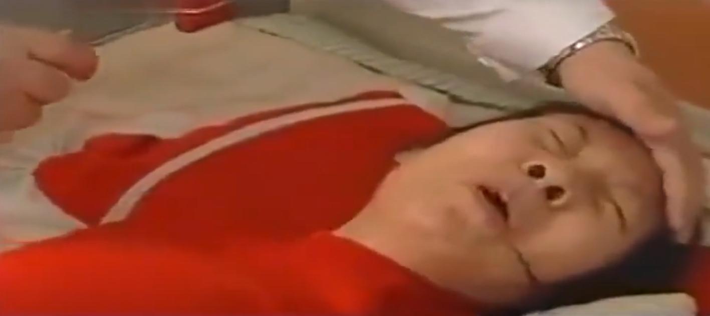 08年，河北女孩“瘫痪”卧床20年，姐姐安上监控后，戳穿多年*局骗**