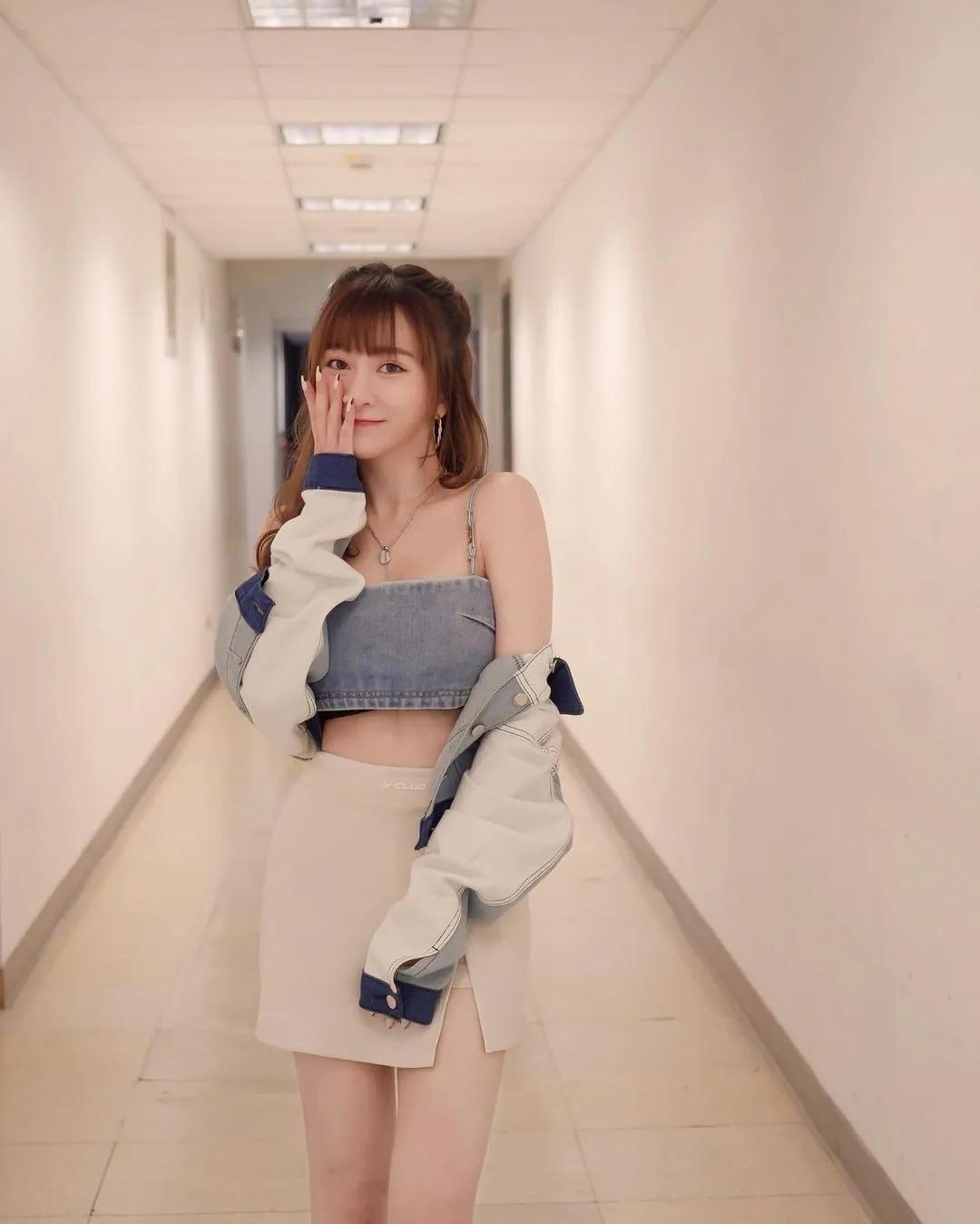 丹宁牛仔配色夏季穿搭,早春牛仔裤穿搭2020