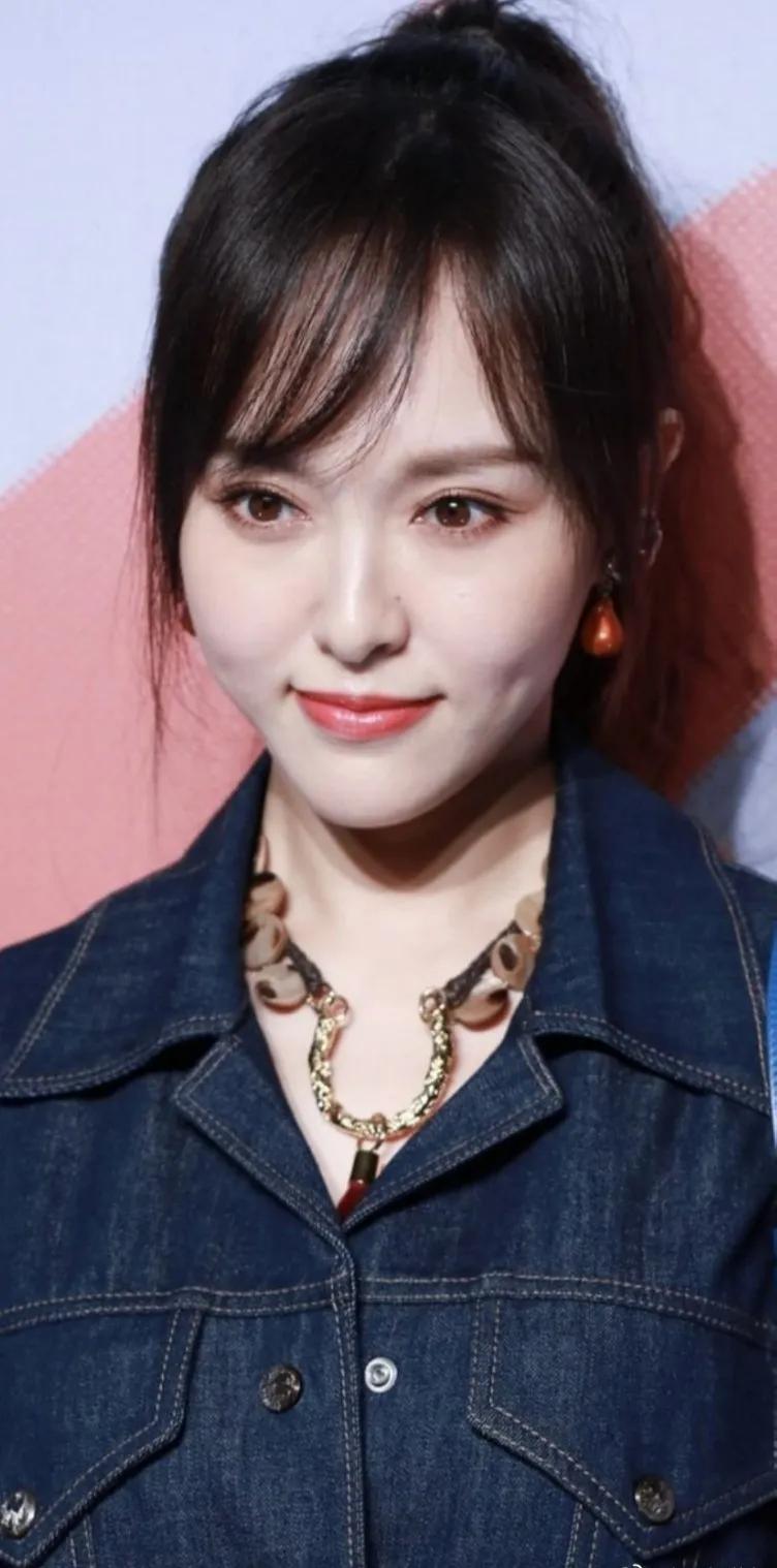 杨幂和赵丽颖百花迎春,杨幂赵丽颖百花送祝福