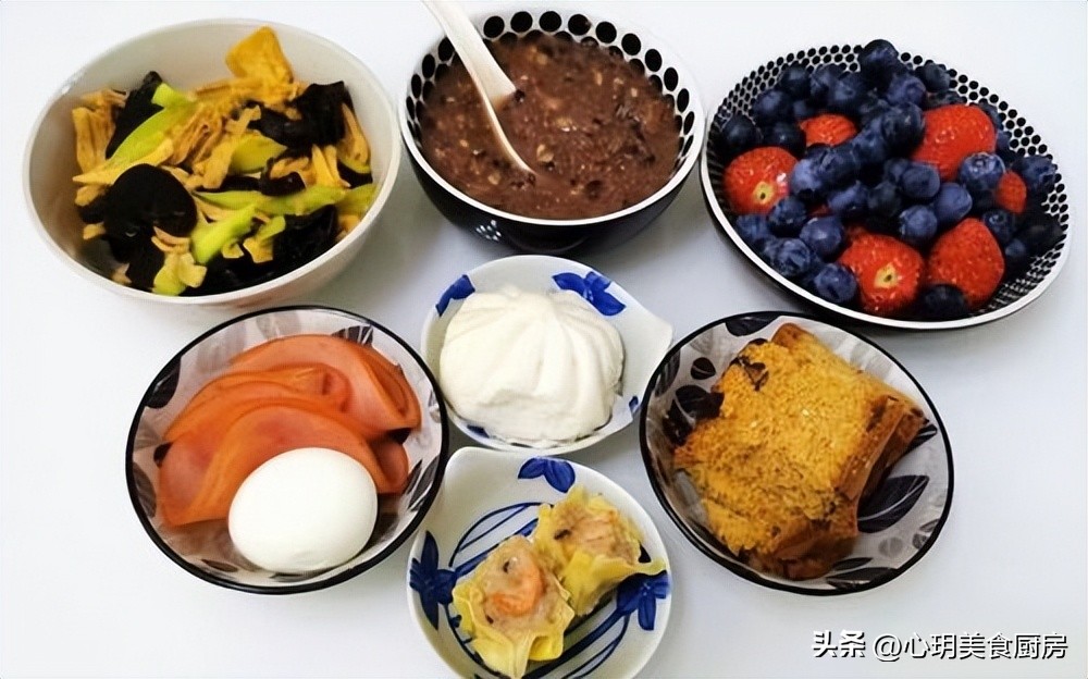 蜂蜜和什么早餐加起来最好吃,早餐怎么吃蜂蜜比较营养