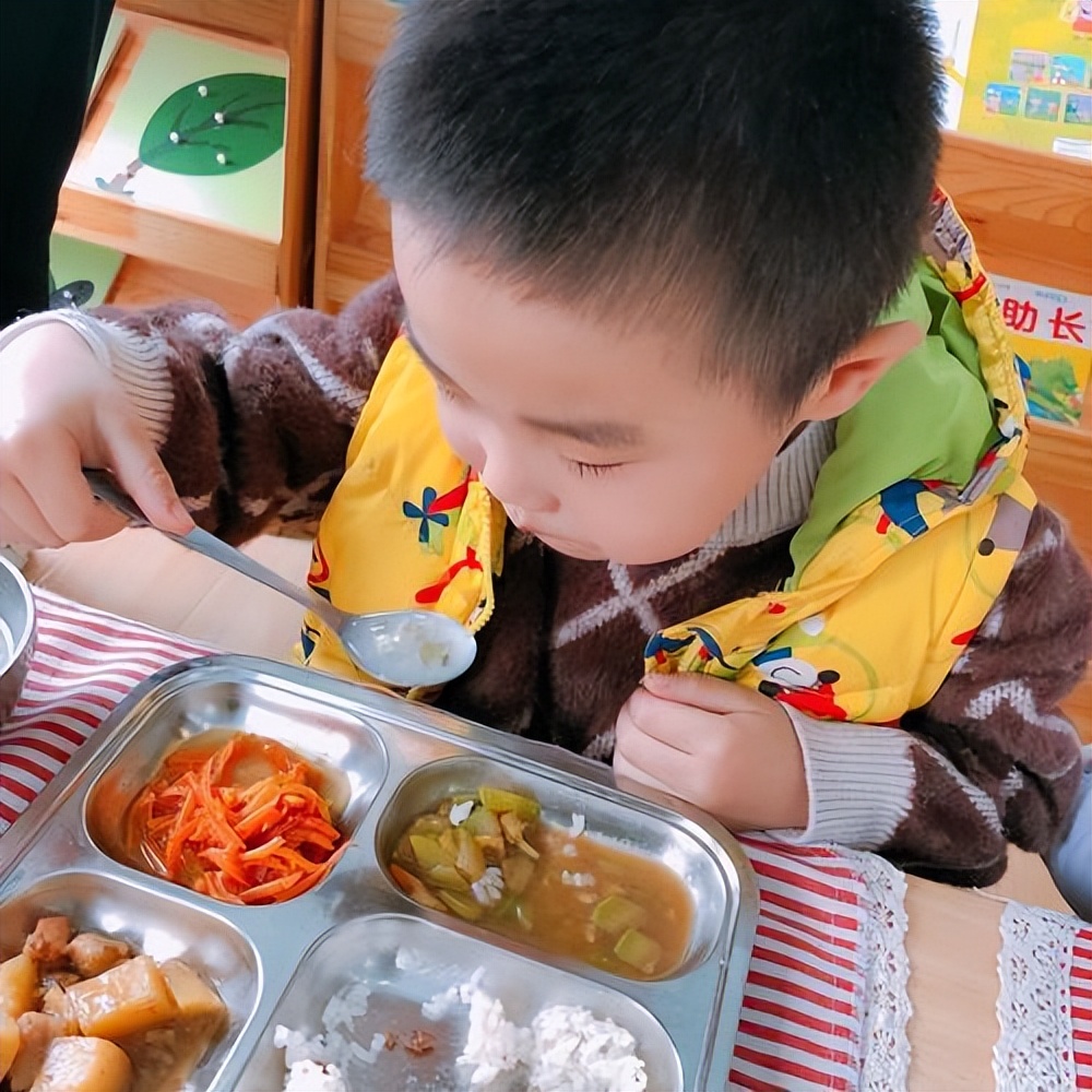 幼儿园收200多万学费开学前却闭园,幼儿园给孩子吃过期食品学费多少