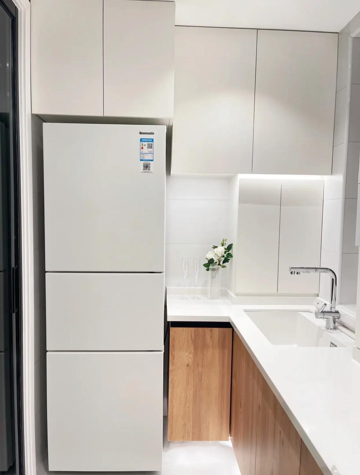 智能冰箱与普通冰箱的对比视频,冰箱全生态和普通冰箱有什么区别