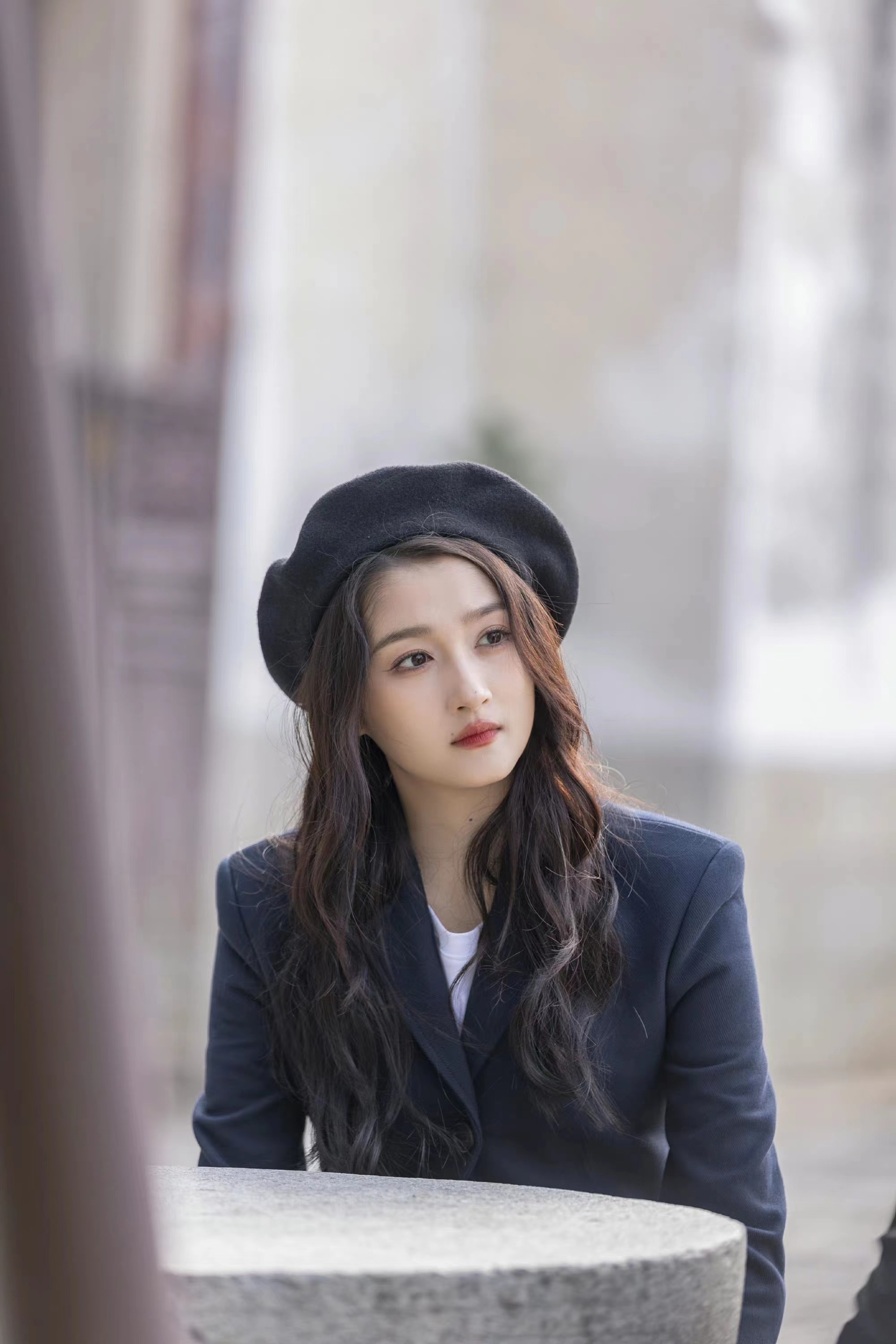 关晓彤出席穿搭,关晓彤皮裤装