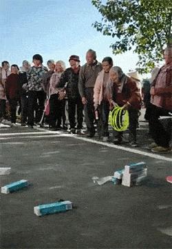 神回复：把儿子头弹破了，老婆马上回家怎么办？我只想留条命