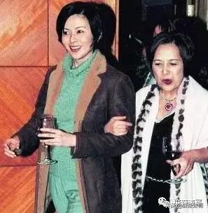 李嘉欣是否两次急救,李嘉欣突然住院急救