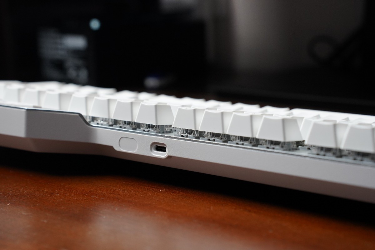 雷柏v700rgb机械键盘用什么轴,雷柏v700rgb合金版是热插拔吗