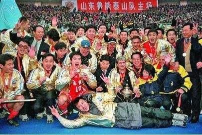 山东球迷想念您，第一次登顶的带头人，桑特拉奇先生。