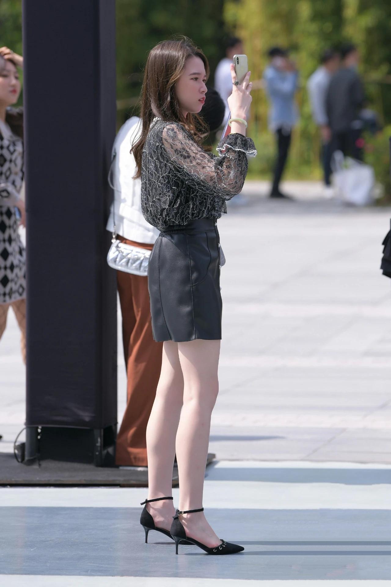 黑色小西装搭配连衣裙秋冬款,黑色夏季小西装短款搭配黑色裙子