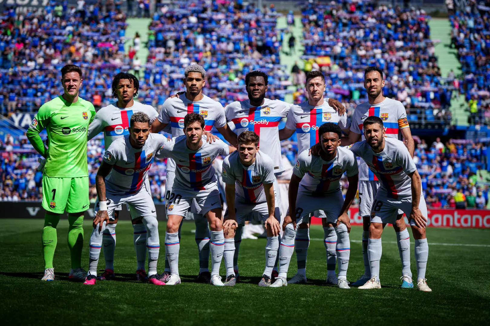 巴萨0-4惨败皇马本泽马,西甲巴萨0-0遭巴列卡诺逼平