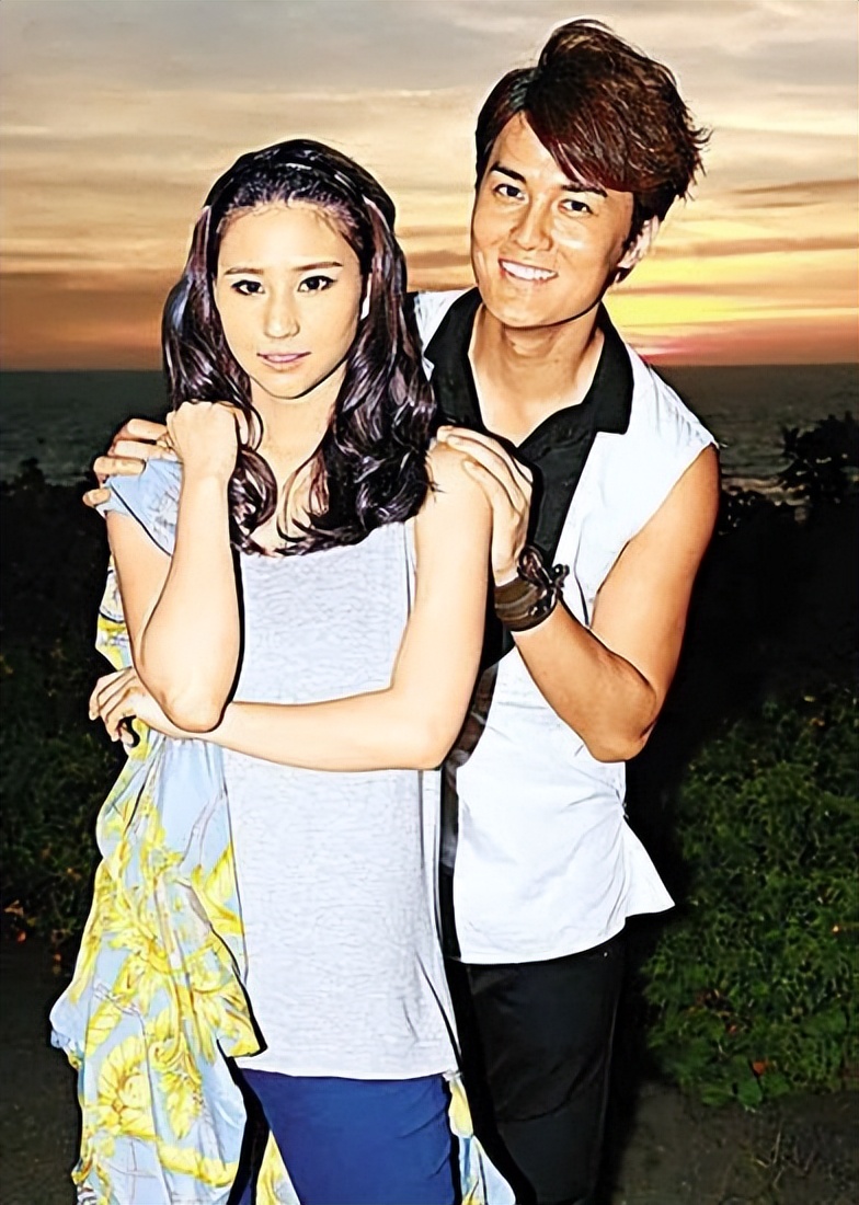 窦骁送何超莲的婚戒,窦骁求婚何超莲视频曝出