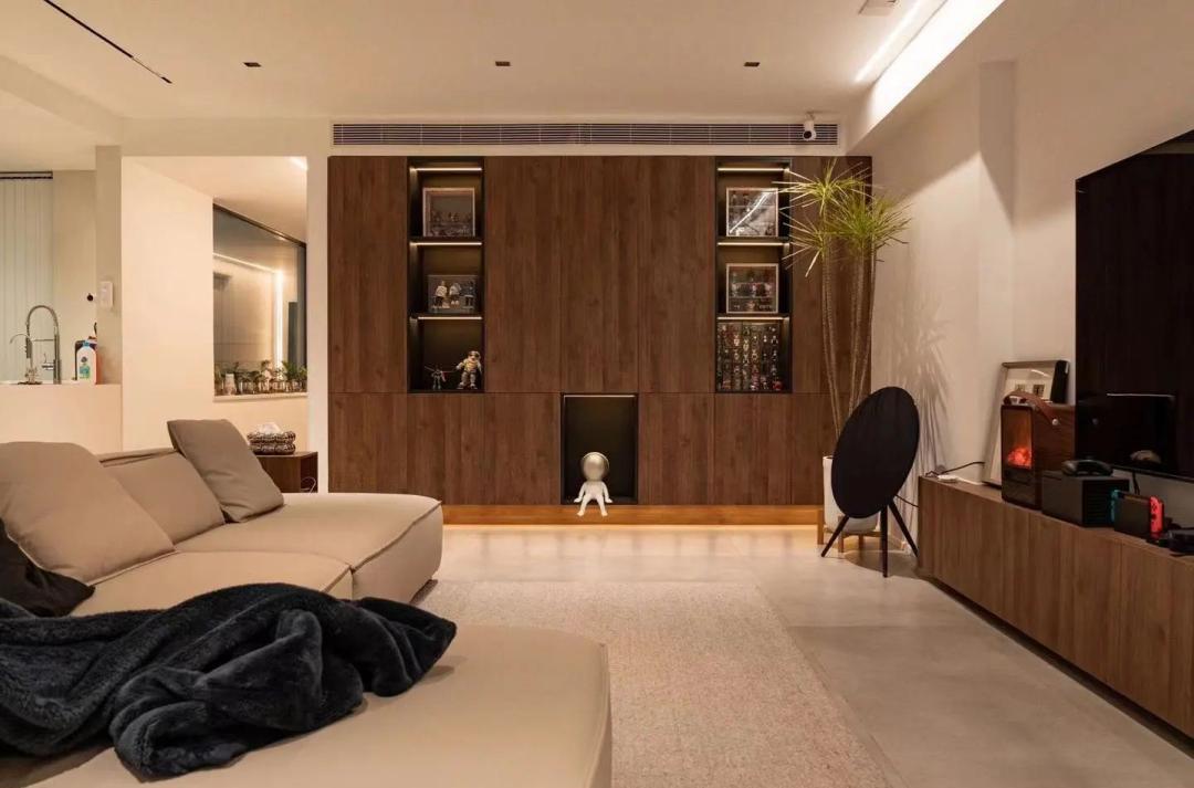 入住即后悔！老婆花5万做了满墙柜子，现在拆房的心都有了…