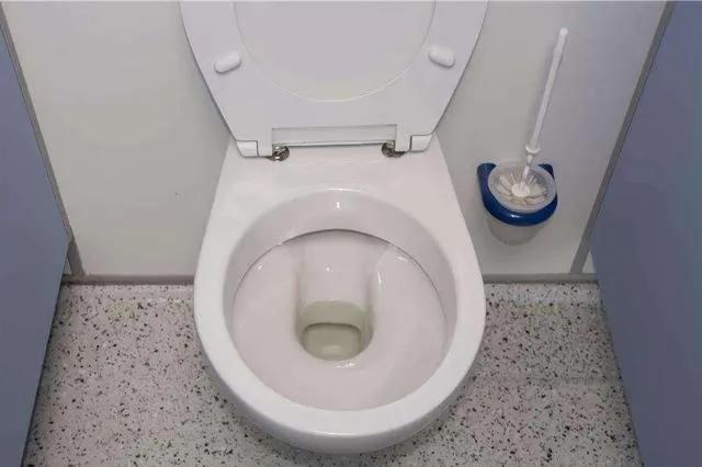 上厕所水花溅到屁股上怎么避免,拉屎被水花溅到怎么办