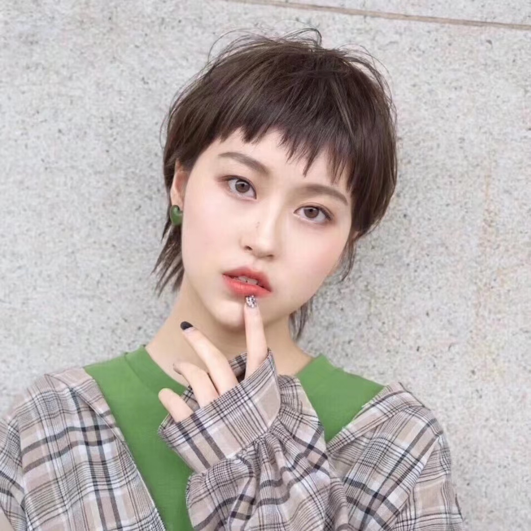 脸大女生好看的发型,短发显脸大还是显脸小