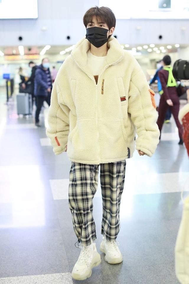 羊羔毛和羽绒服哪个耐穿,男士羊羔毛羽绒服