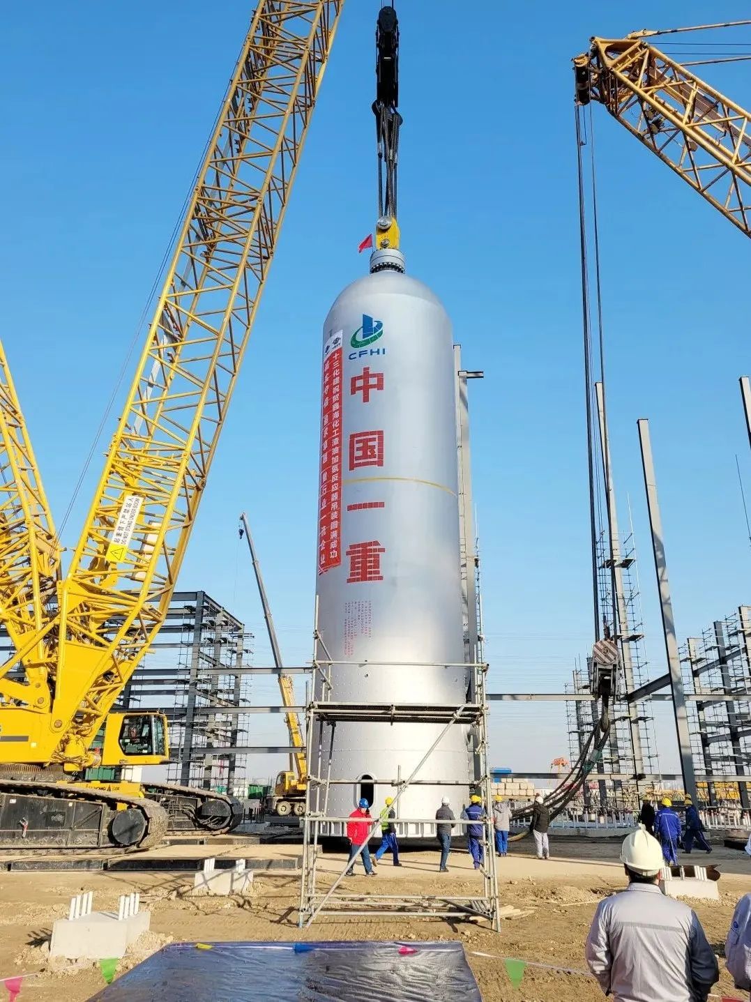 吊装600吨,25吨吊车化工厂吊装全过程