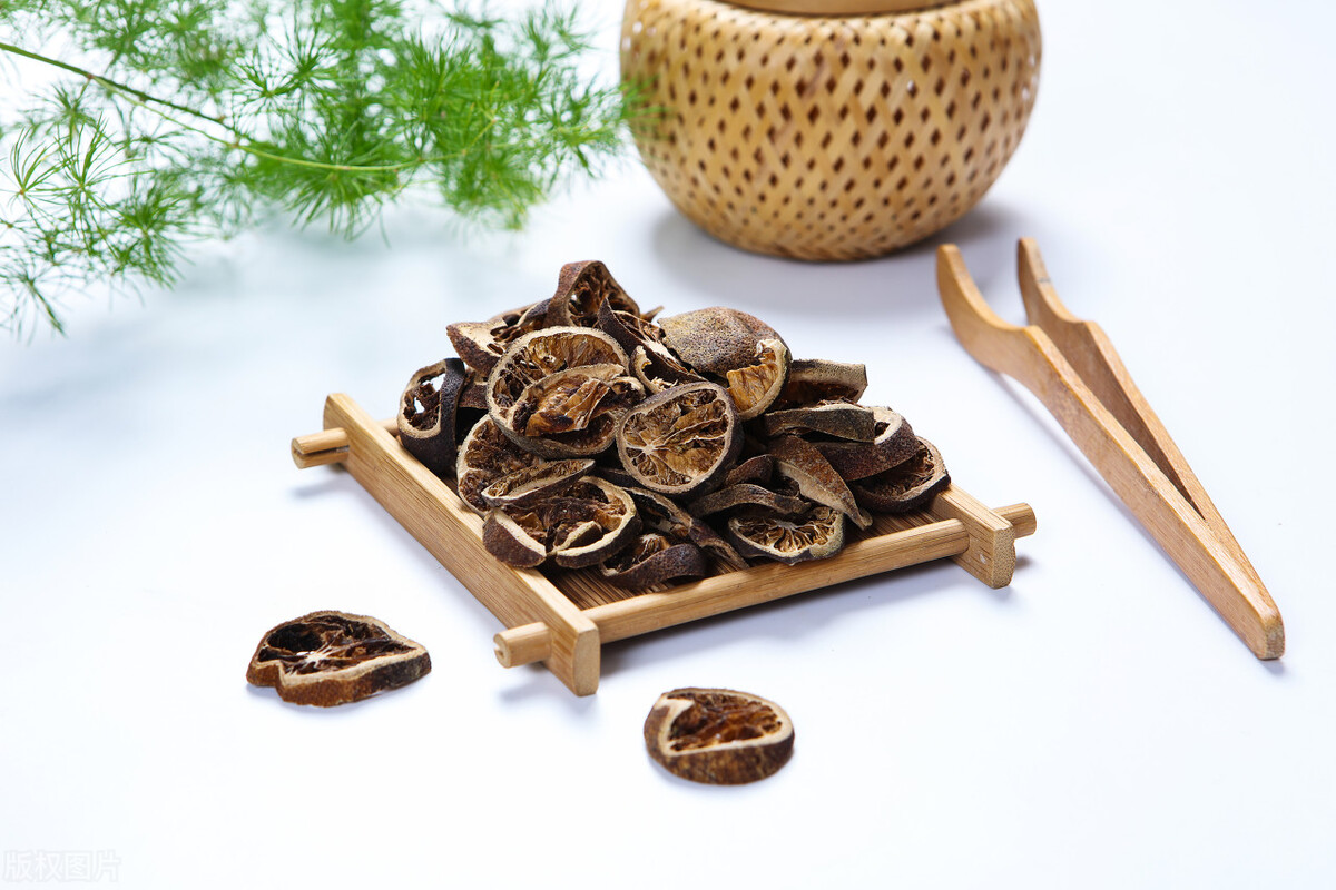 17岁花季少女查出不到2厘米乳腺纤维瘤，该怎么办，切不切？