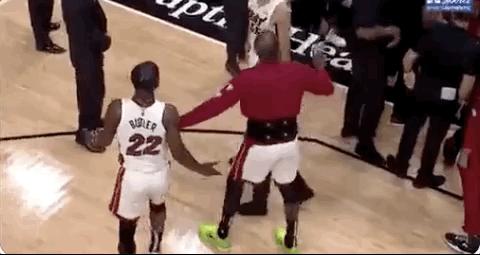 热火天王山之战凯尔特人巴特勒,巴特勒末节发威热火3:0雄鹿