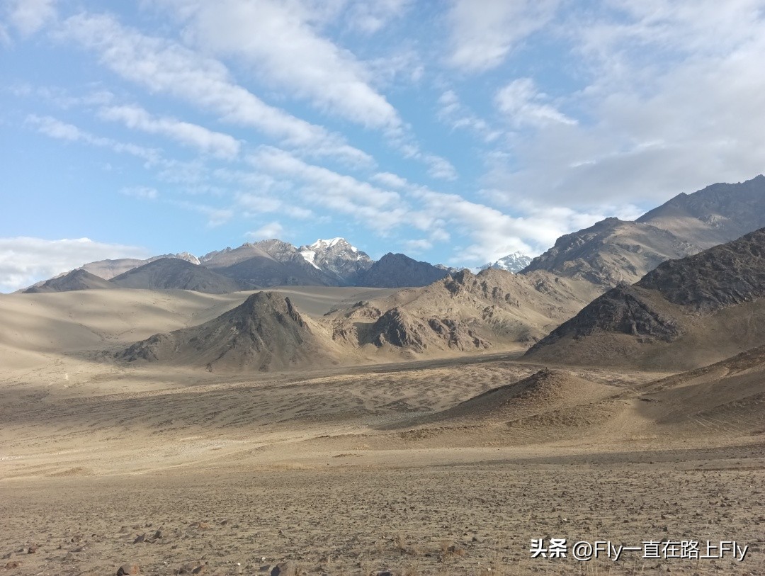 穿越博格达峰脚下冰湖之旅,徒步穿越新疆博格达峰