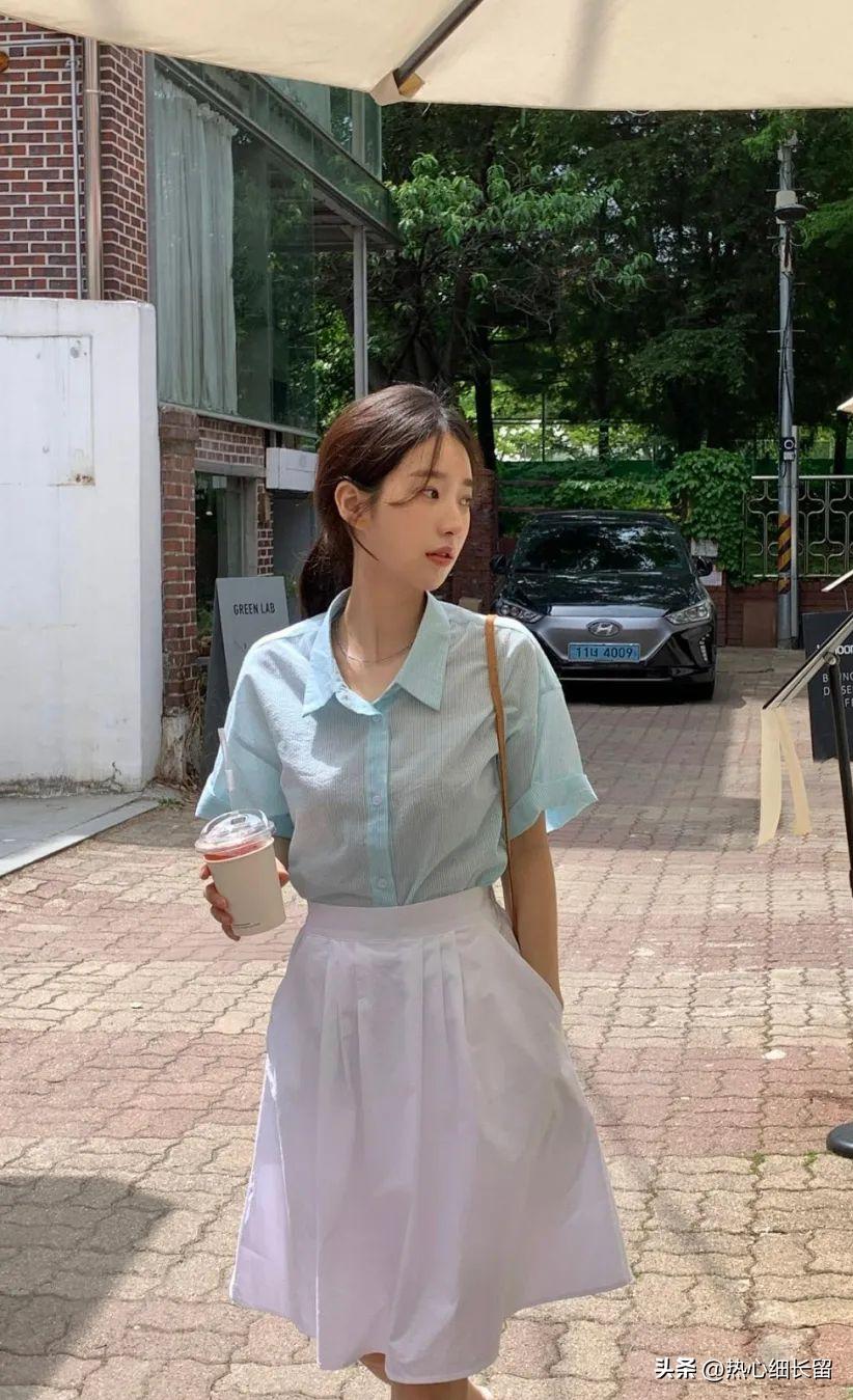 t恤加上立体感强的衬衫气场全开,女式短袖t恤衬衫