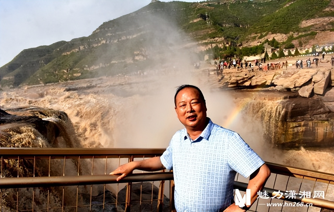 一壶一世界一河一乾坤壶口瀑布,壶口瀑布秋风卷千层浪