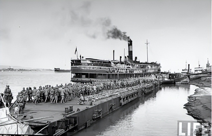 1954年蒋介石悄悄回到浙江：留下了这张照片，再也回不去家乡