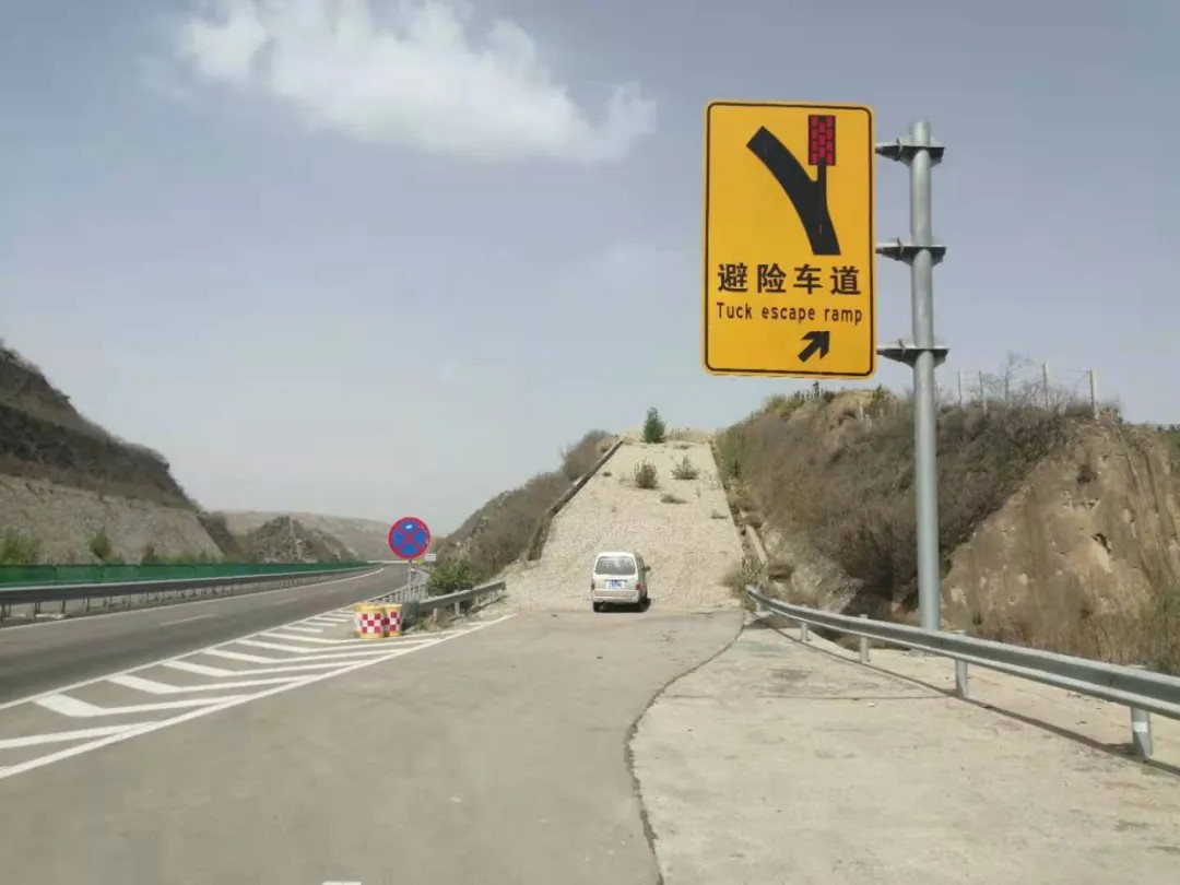 汽车行驶途中突然熄火是什么原因,汽车行驶中突然熄火的原因视频