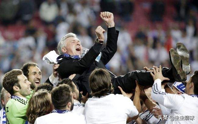 弗格森第一次执教曼联利物浦,弗格森带领曼联反超利物浦