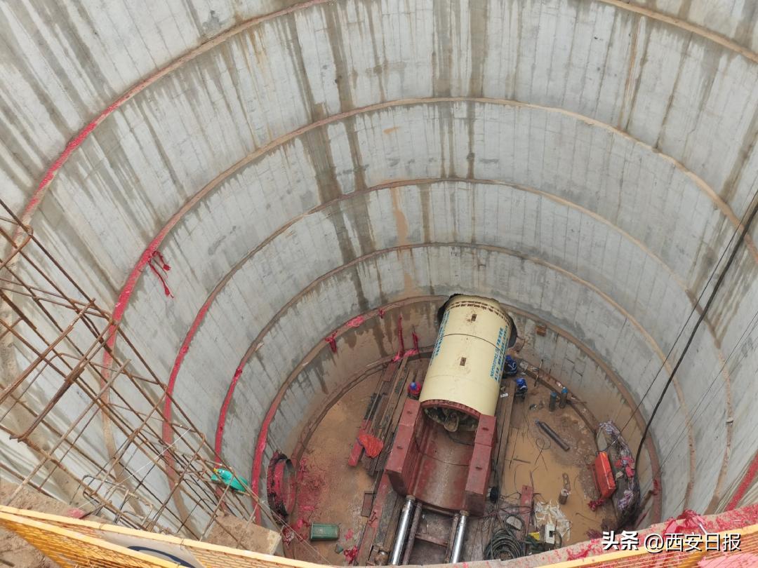 西安咸阳机场三期扩建地下工程,西安咸阳机场三期扩建施工现场