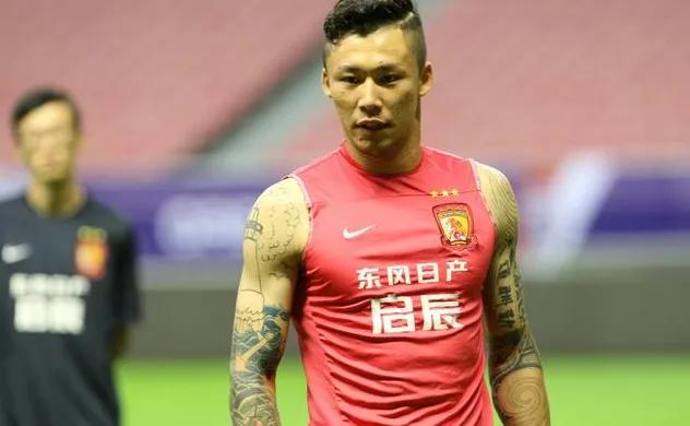 广州恒大，没有白斩鸡，越秀山的草坪不适合铺床