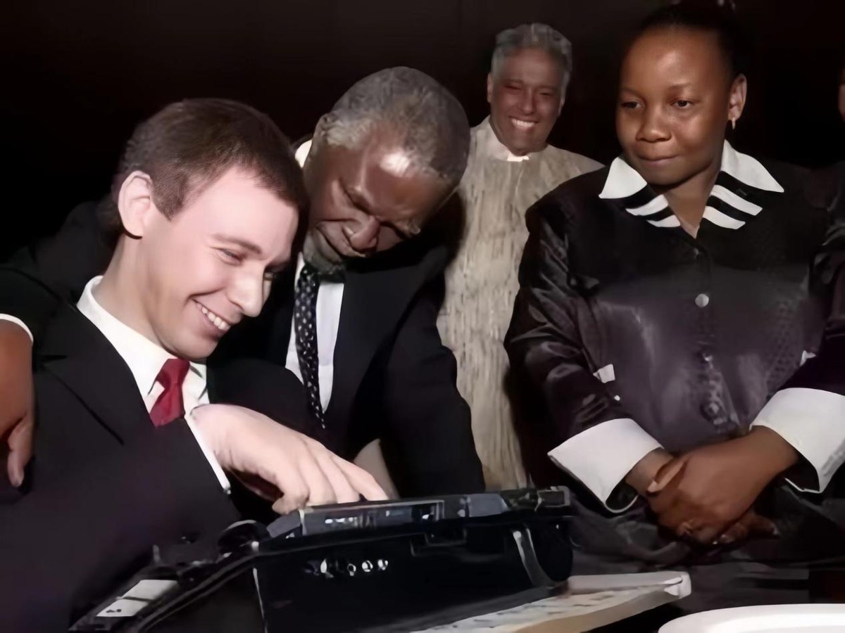 12岁男孩马丁：被护工虐待性侵14年，醒来用“特殊声音”揭开真相