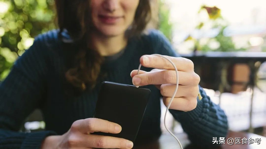 心理专家解读：挖呀挖的“*脑洗**旋律”，选对歌曲能增强记忆和心情舒畅