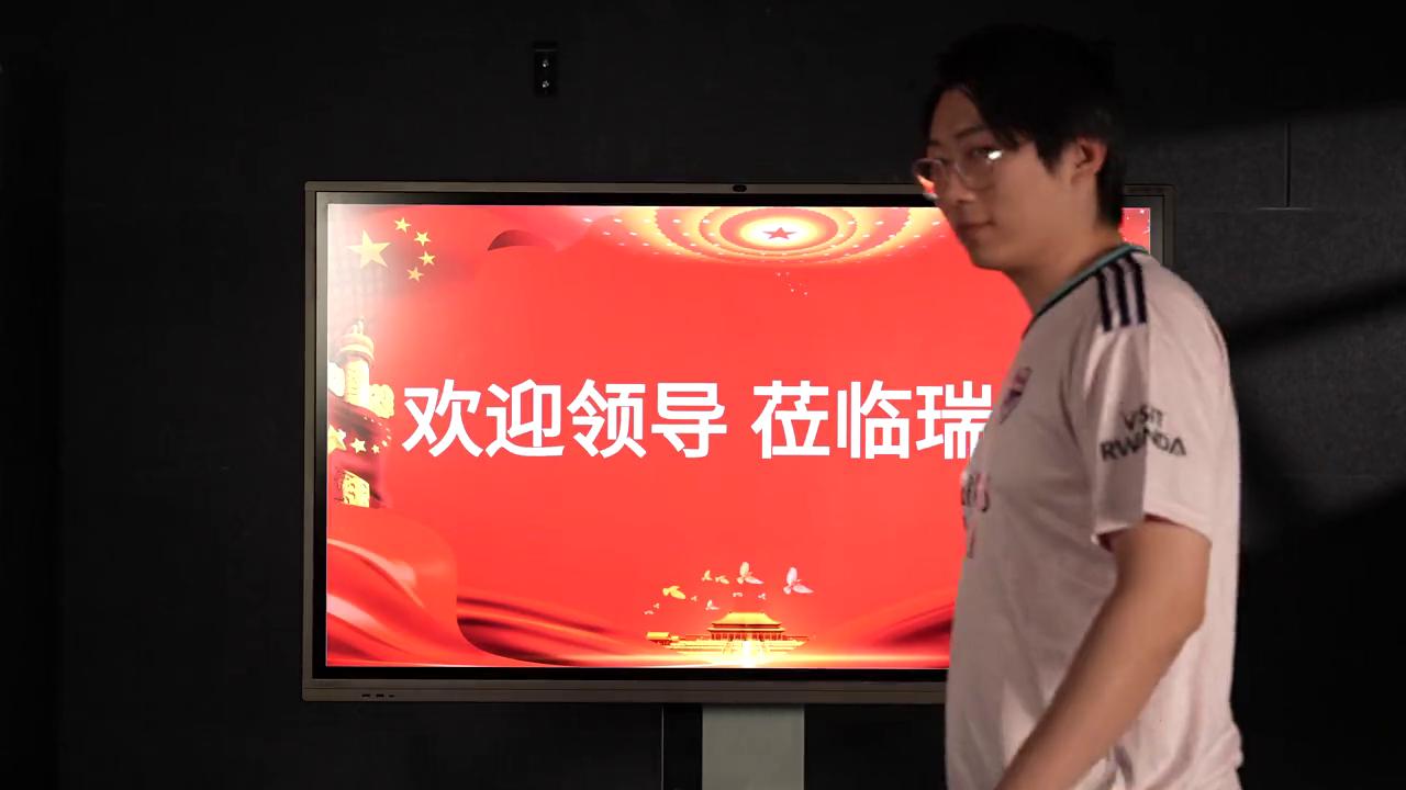 阿森纳球迷的装逼神器！皓丽会议平板体验科技使人变懒