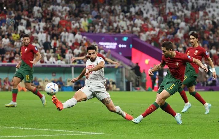 C罗替补，拉莫斯帽子戏法，39岁武僧进球，葡萄牙6-1血洗瑞士