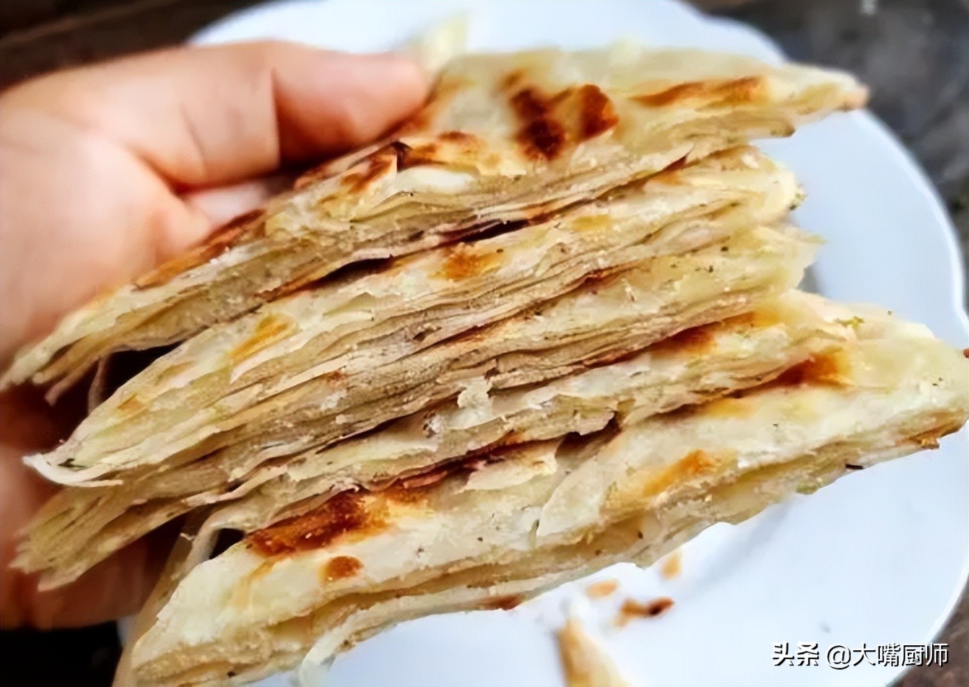 冷水面油饼的家常做法又软又酥,炕油饼用冷水好还是用热水和面