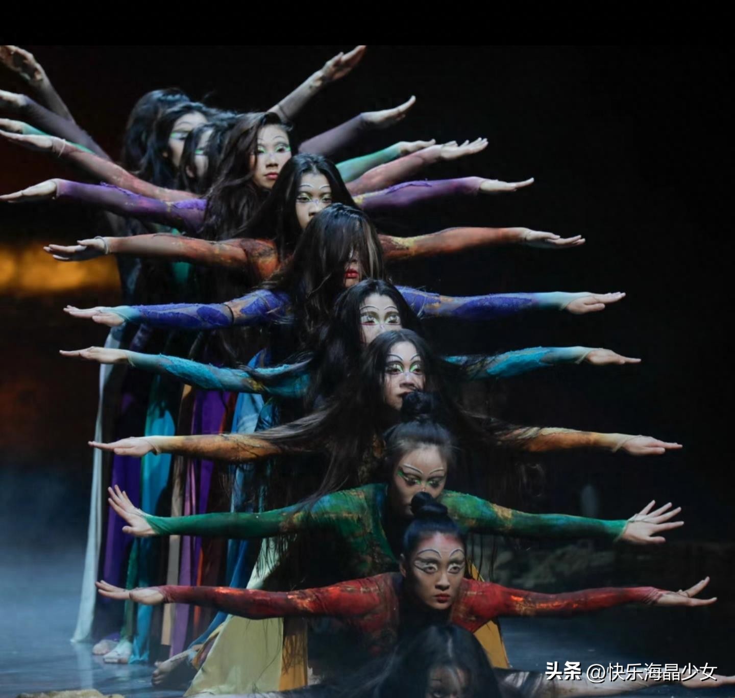 杨丽萍再次引发争议！新舞者舞者摸男舞者*处私**，场景曝光