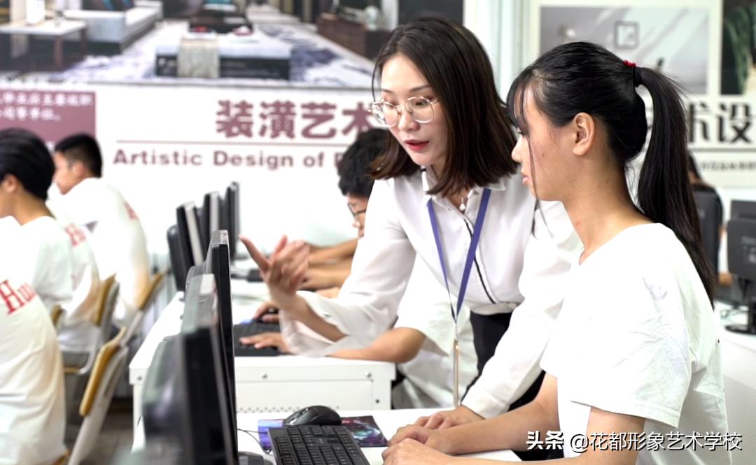 初中女生最吃香的十大技校专业,大专女生最吃香的十大专科专业