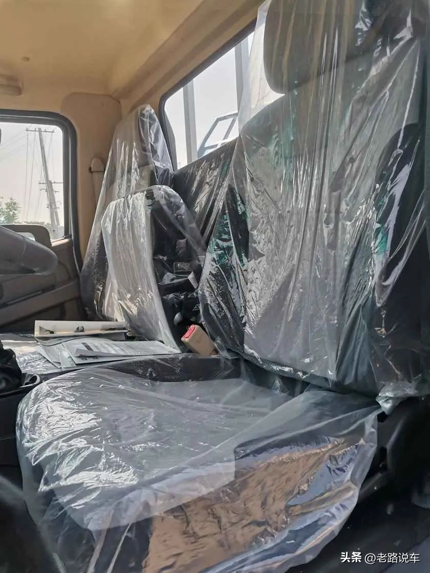 奥驰轻卡v2,飞碟奥驰x2和奥驰v2的区别